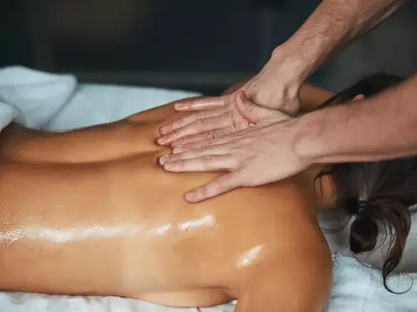 Massage aux huiles essentielles